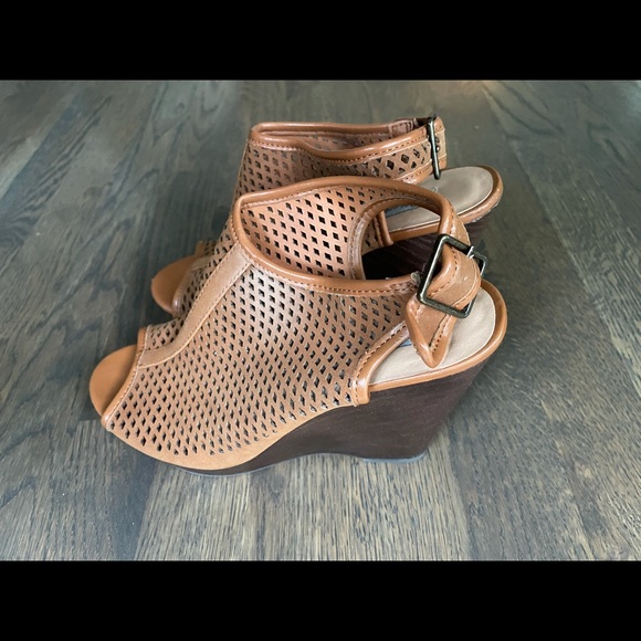 Olsenboye brown wedge peep toe sandals size 6.5 - Picture 2 of 4